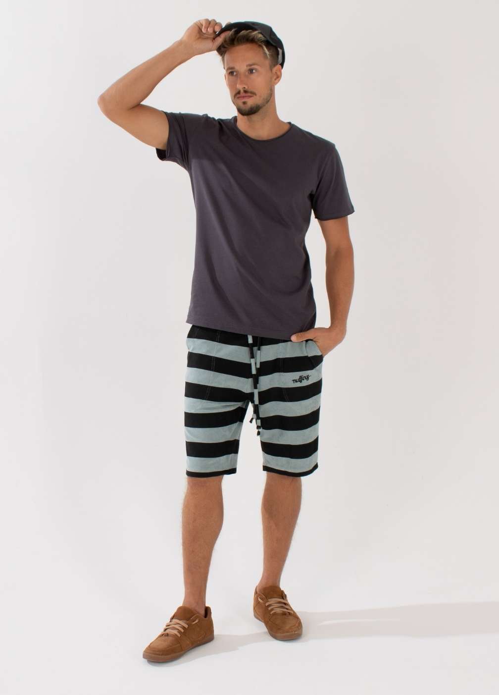 nuffinz SILVER BLUE TOWEL SHORTS ST - whole outfit visible from the front - made out of organic terry cloth - sustainable men's shorts - silver blue striped