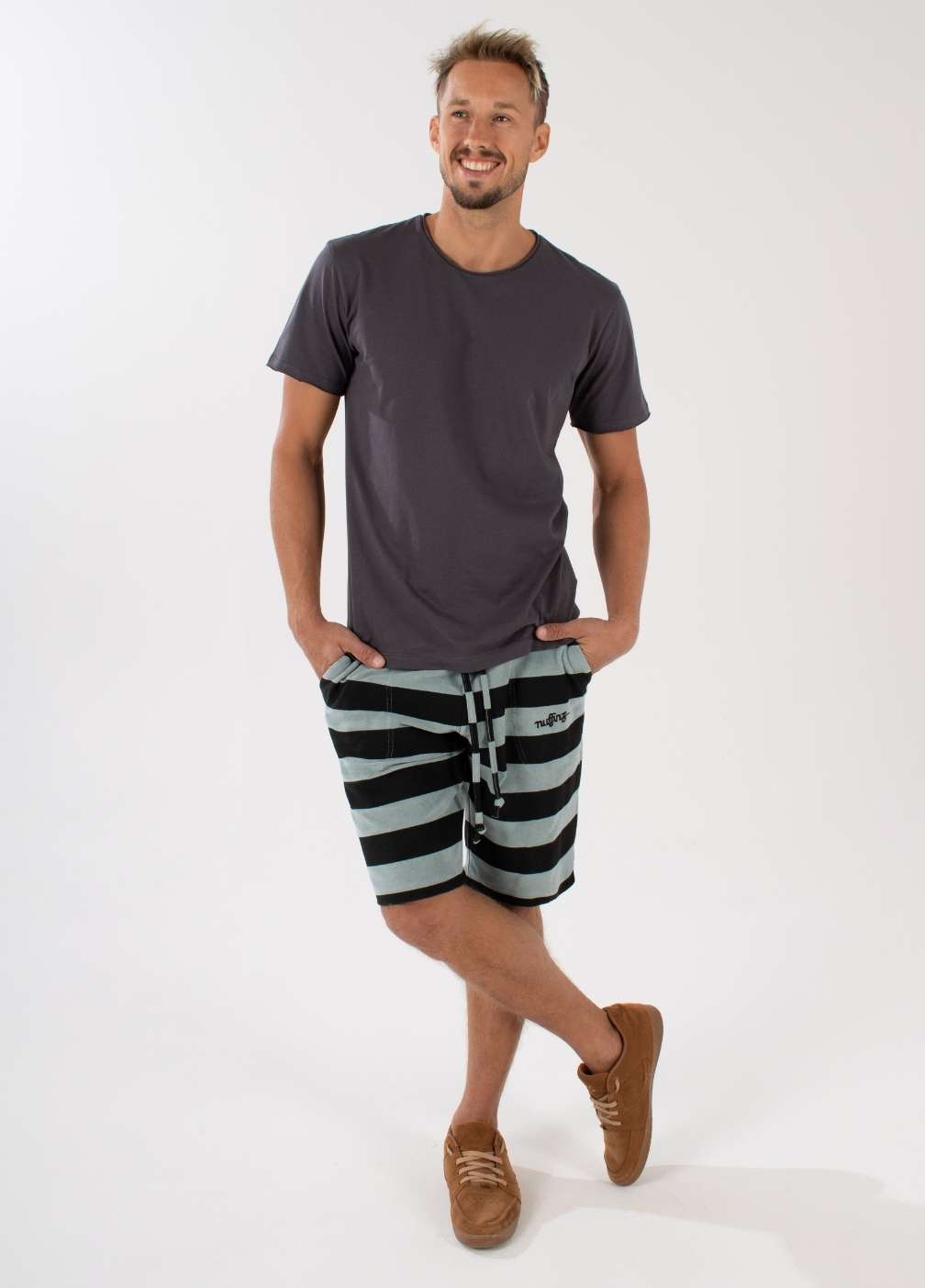 nuffinz SILVER BLUE TOWEL SHORTS ST - whole outfit visible from the side / front - made out of organic terry cloth - sustainable men's shorts - silver blue striped